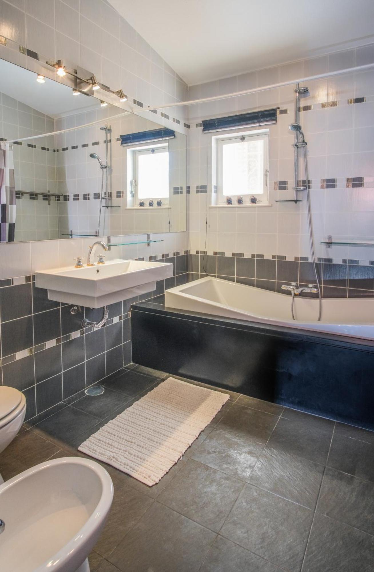 Casa Montaza 4 Bedroom With Private Pool In Lagos